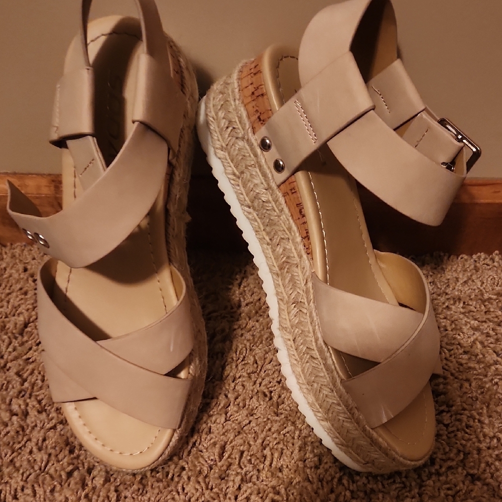 Women's Beige Platform Sandals Size 7.5